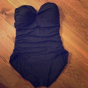 Carmen Marc Valvo Maternity swimsuit sz 6